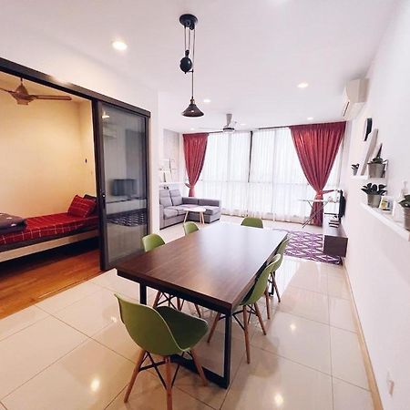 Connected Train 3 Bedrooms - Above Klgateway Mall 14 Куала Лумпур Екстериор снимка