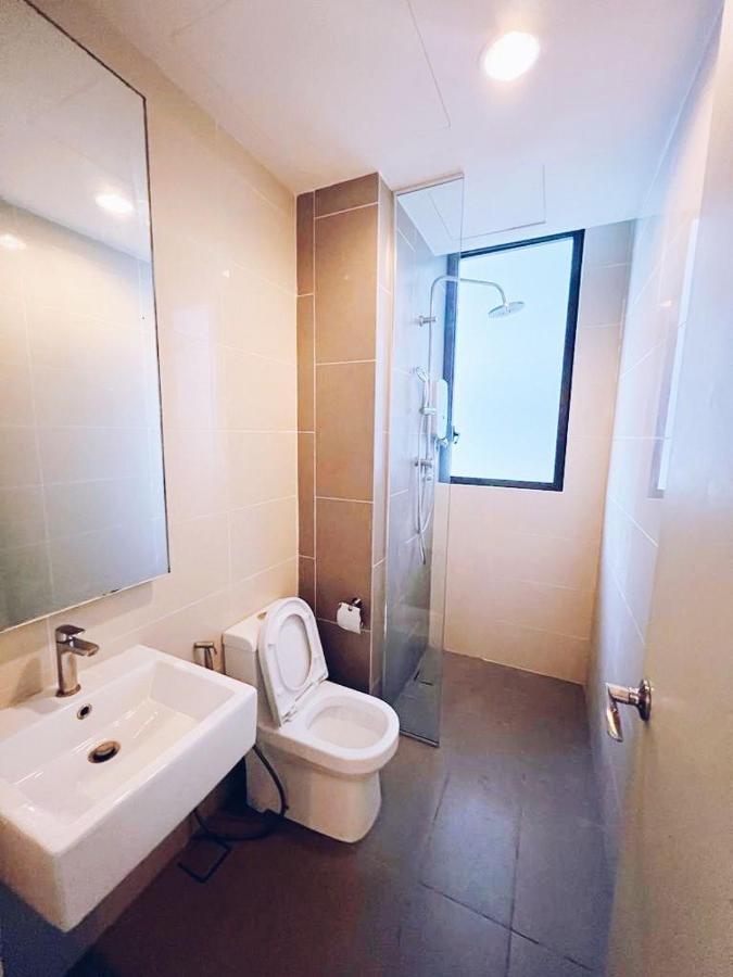 Connected Train 3 Bedrooms - Above Klgateway Mall 14 Куала Лумпур Екстериор снимка