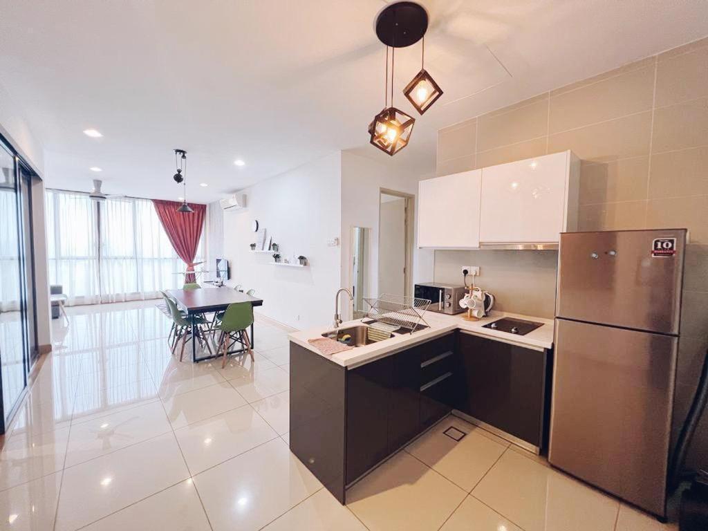 Connected Train 3 Bedrooms - Above Klgateway Mall 14 Куала Лумпур Екстериор снимка